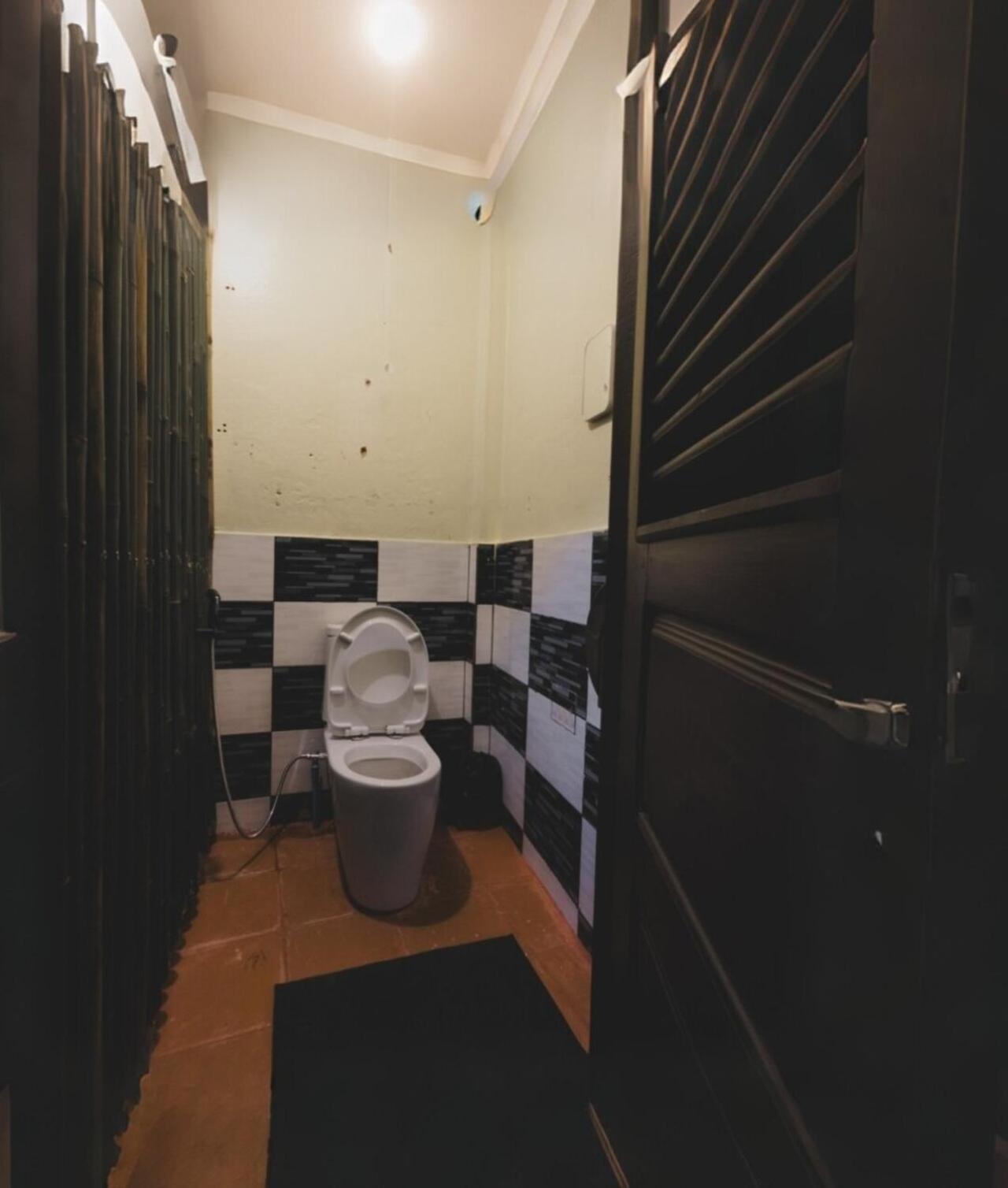 Non Pakse Hostel & Coffee House Ngoại thất bức ảnh